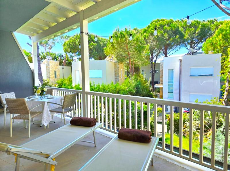 Happy Stay In Lura 3 175 - image 1