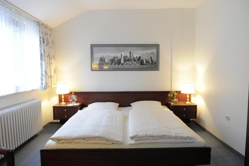 Double Room image 4