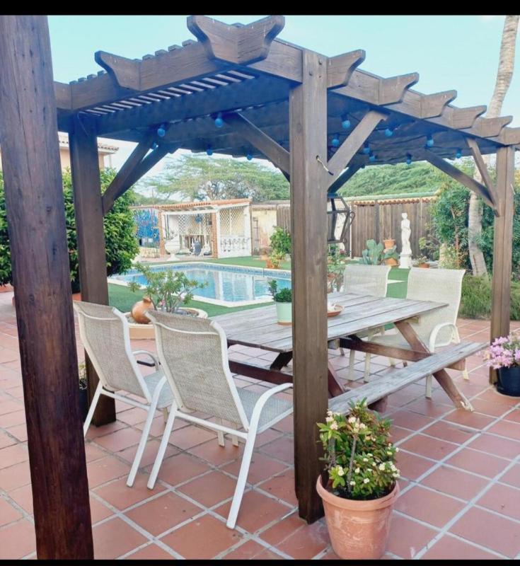 Thumbs up apartments with pool and near beach - image 9