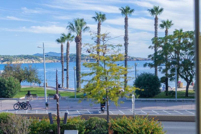 LEscapade Bandolaise T2 - Terrasse vue Mer - Centre Bandol - image 20