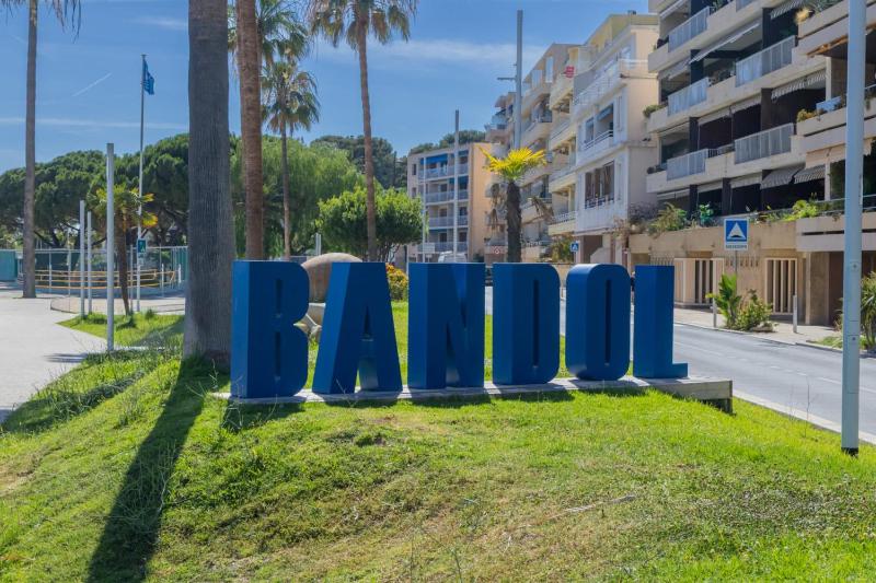 LEscapade Bandolaise T2 - Terrasse vue Mer - Centre Bandol - image 26