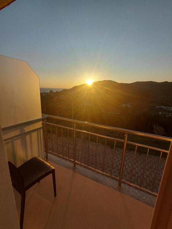 Gjiri Lalzit Sol Apartments - image 3