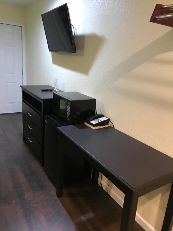 Budget Double Room image 2