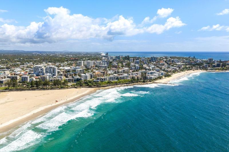 Hamptons Style Penthouse at Kings Beach - image 29