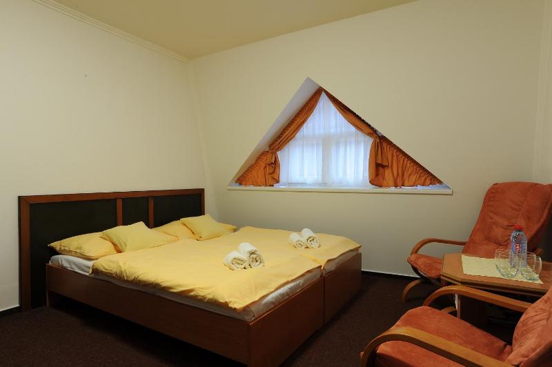 Standard Twin Room image 2