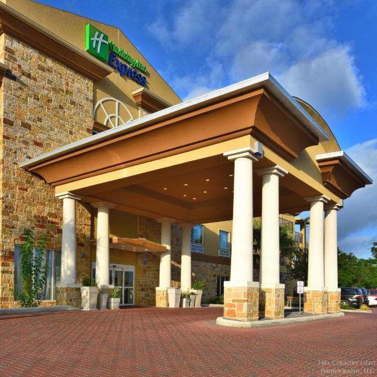 Holiday Inn Express & Suites Fredericksburg By IHG - image 16