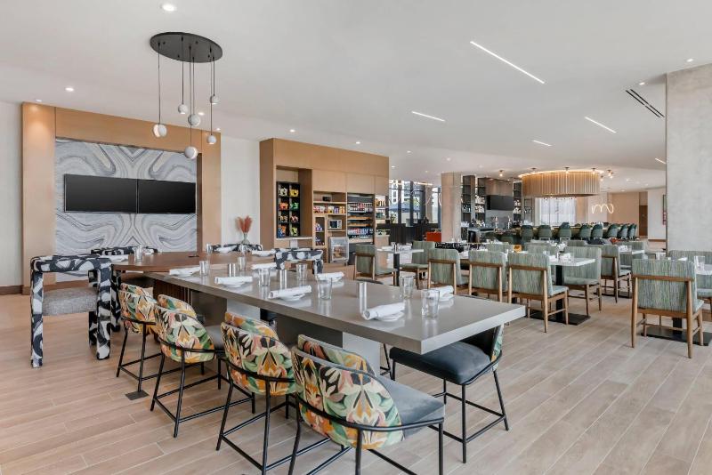 Cambria Hotel Austin Downtown - image 20