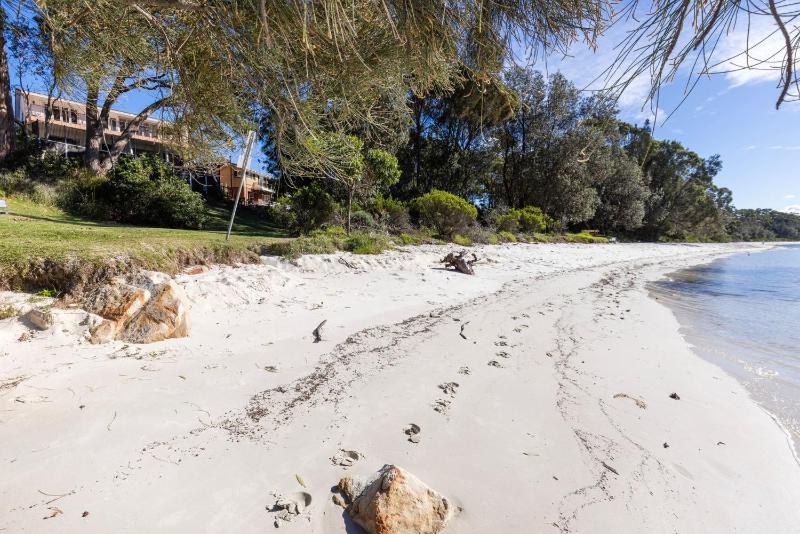 Collingwood Villa - Waterfront and Pet Friendly - image 8