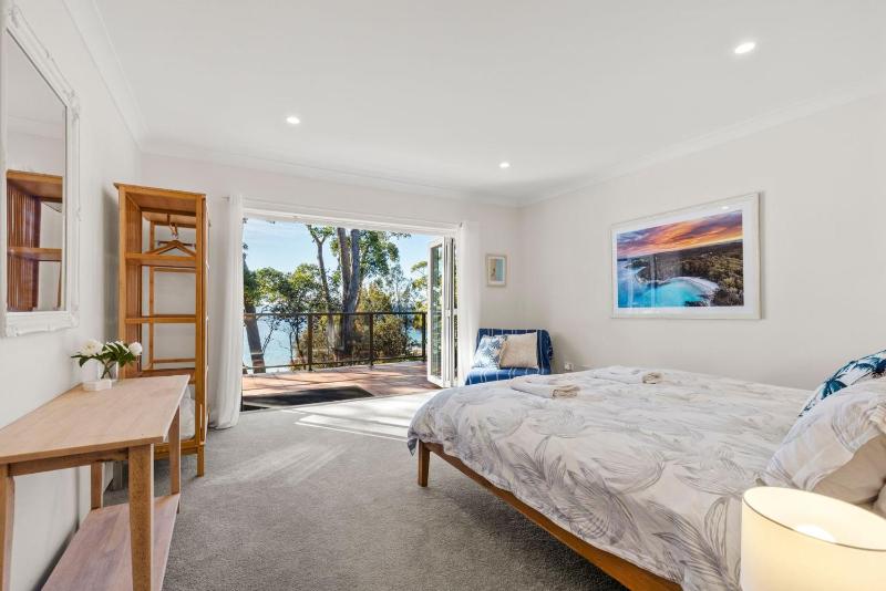 Collingwood Villa - Waterfront and Pet Friendly - image 39