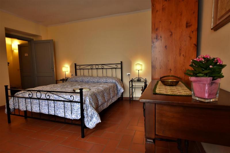Triple Room with Lake View image 4