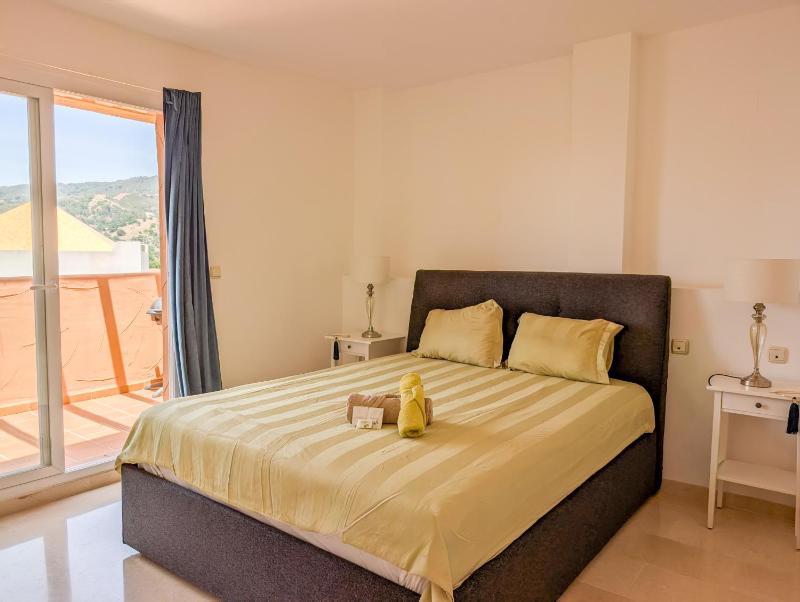 Casa Lila: Sunny 2bed in Marbella - image 34