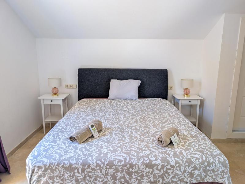 Casa Lila: Sunny 2bed in Marbella - image 22