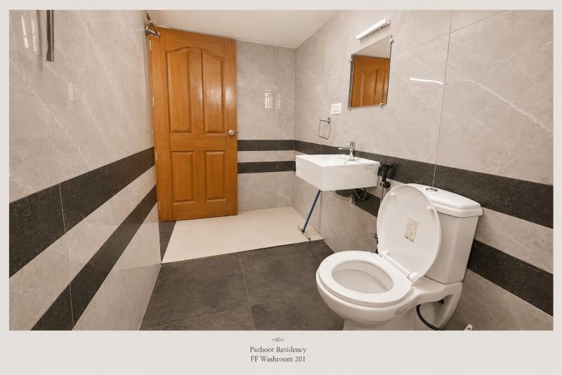 PAZHOOR RESIDENCY HOME STAY 4BHK Deluxe Apartment FF & SF - image 33