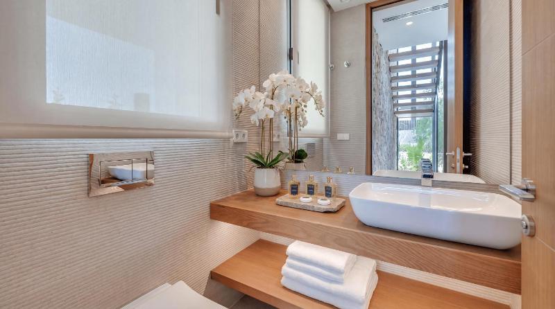 VACATION MARBELLA I Villa The Address Brand-New Villa Private Turquoise Pool 6BDR Prime Golf Valley Location Minutes from Puerto Banus Luxury Interiors Private GYM Lounge Bar - image 27