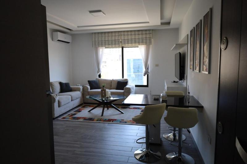 Modern 1 Bedroom Apartment In Abdoun - image 1