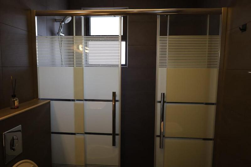 Modern 1 Bedroom Apartment In Abdoun - image 2