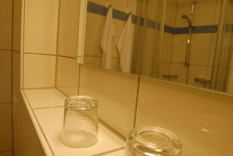 Double Room image 3