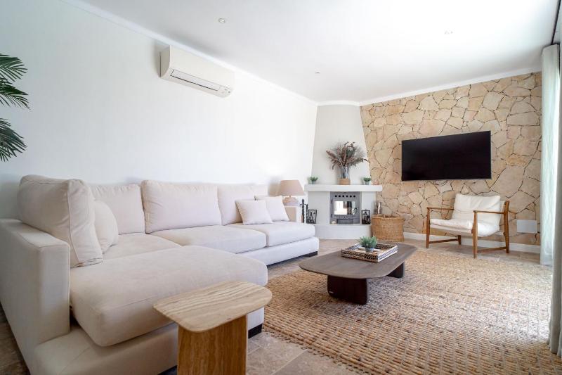Villa La Casita- Private Pool & Walk to Beach - image 17