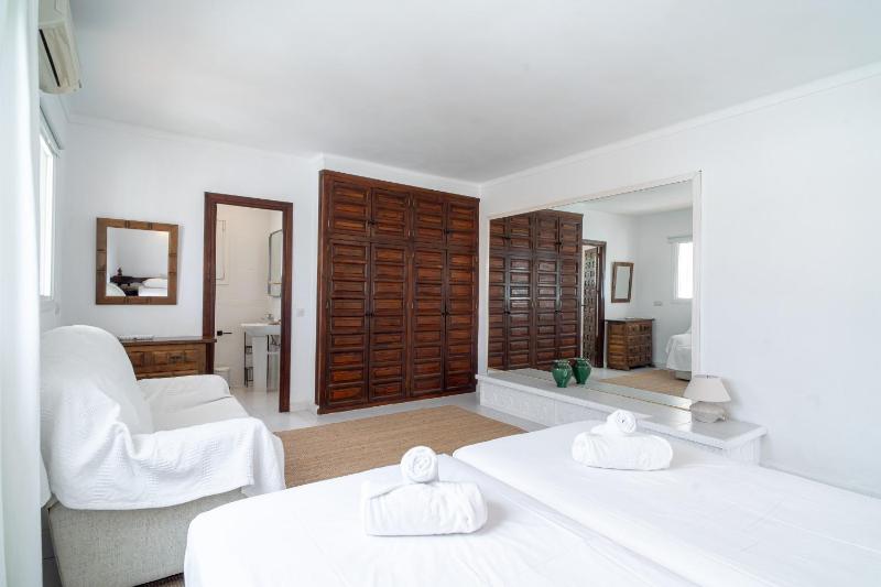 Villa La Casita- Private Pool & Walk to Beach - image 32