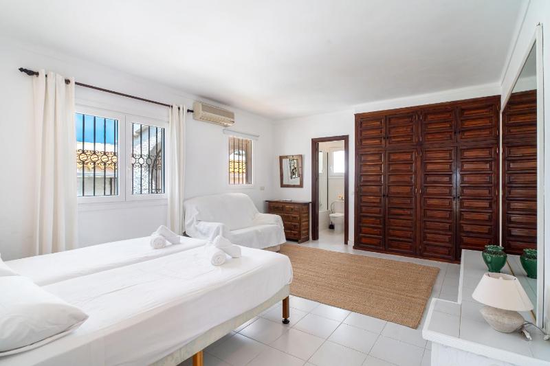 Villa La Casita- Private Pool & Walk to Beach - image 25