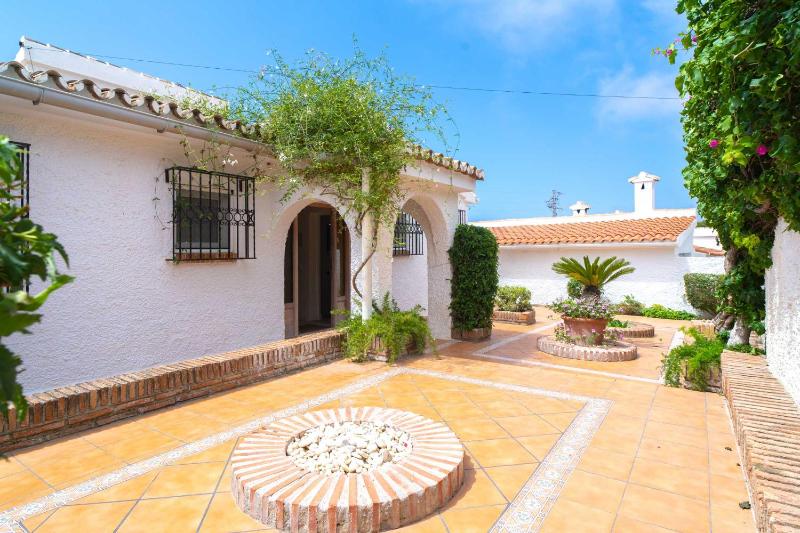 Villa La Casita- Private Pool & Walk to Beach - image 40