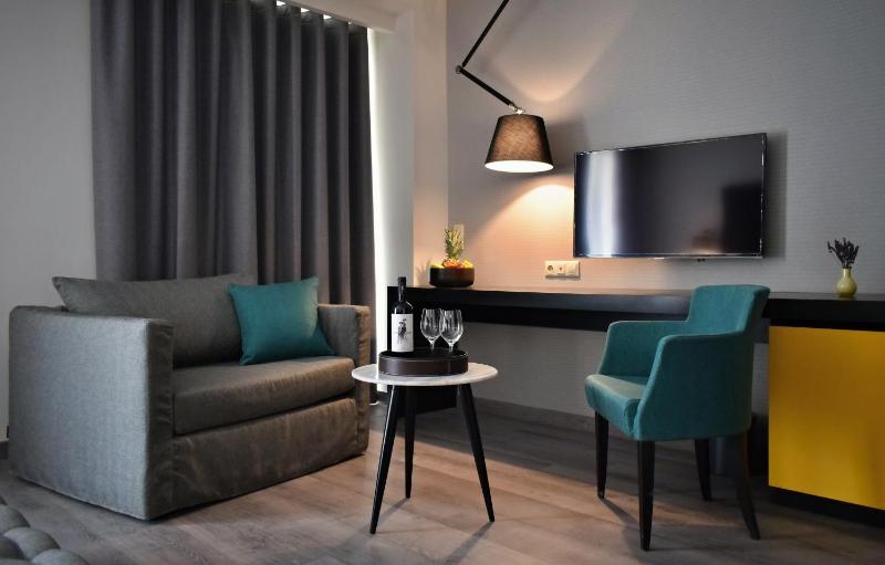 Junior Suite with Balcony image 4