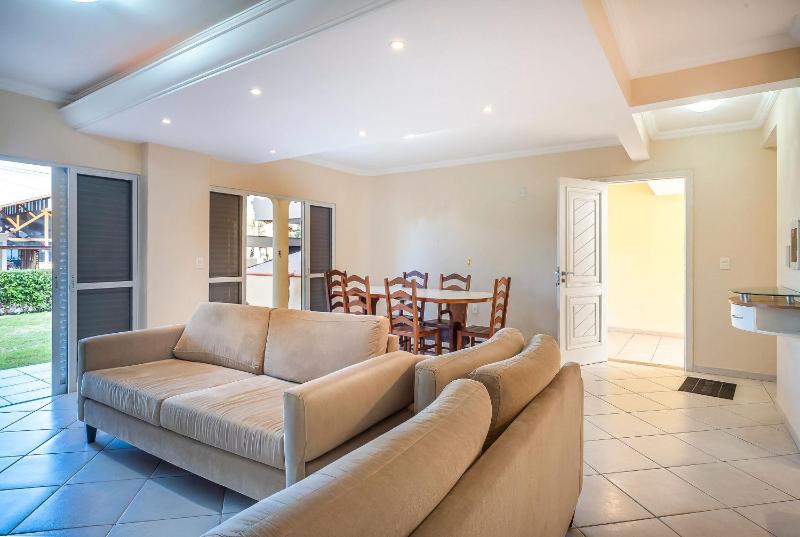 Casa para Temporada na Praia de Mariscal | 4 Quartos Jardim e Espaço Gourmet a Metros do Mar - image 42