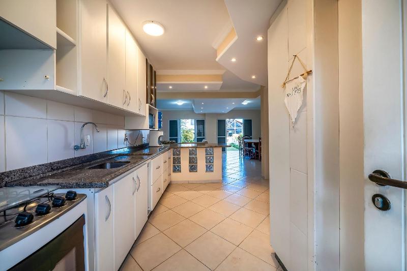 Casa para Temporada na Praia de Mariscal | 4 Quartos Jardim e Espaço Gourmet a Metros do Mar - image 39