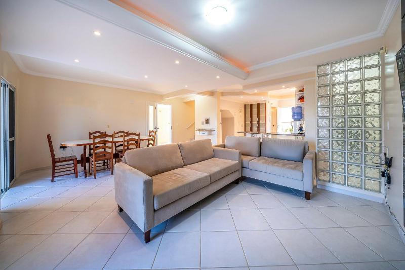 Casa para Temporada na Praia de Mariscal | 4 Quartos Jardim e Espaço Gourmet a Metros do Mar - image 13