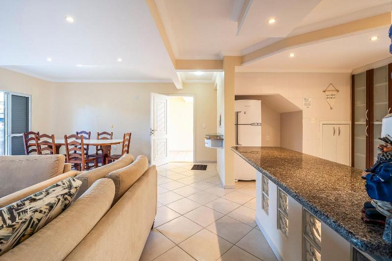 Casa para Temporada na Praia de Mariscal | 4 Quartos Jardim e Espaço Gourmet a Metros do Mar - image 28