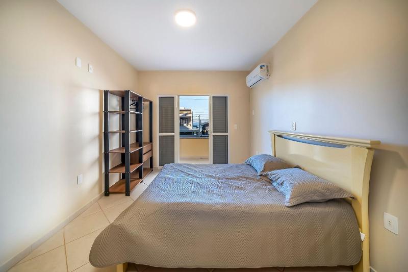 Casa para Temporada na Praia de Mariscal | 4 Quartos Jardim e Espaço Gourmet a Metros do Mar - image 19