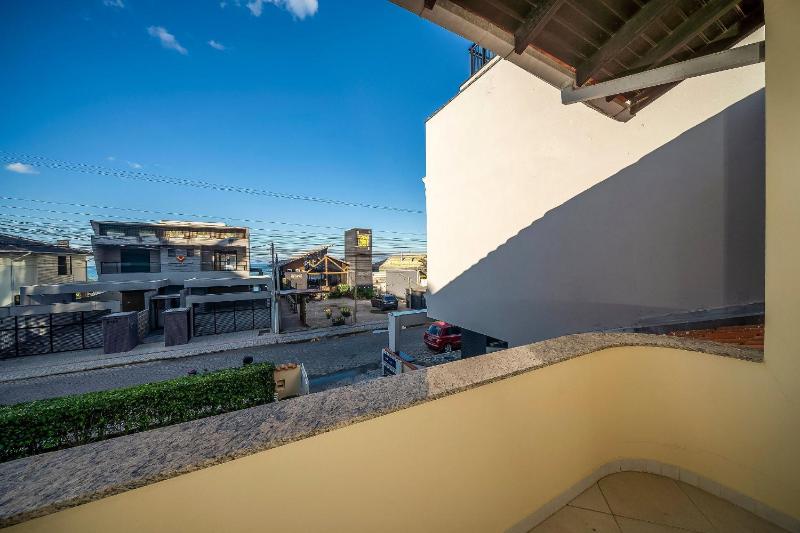 Casa para Temporada na Praia de Mariscal | 4 Quartos Jardim e Espaço Gourmet a Metros do Mar - image 26