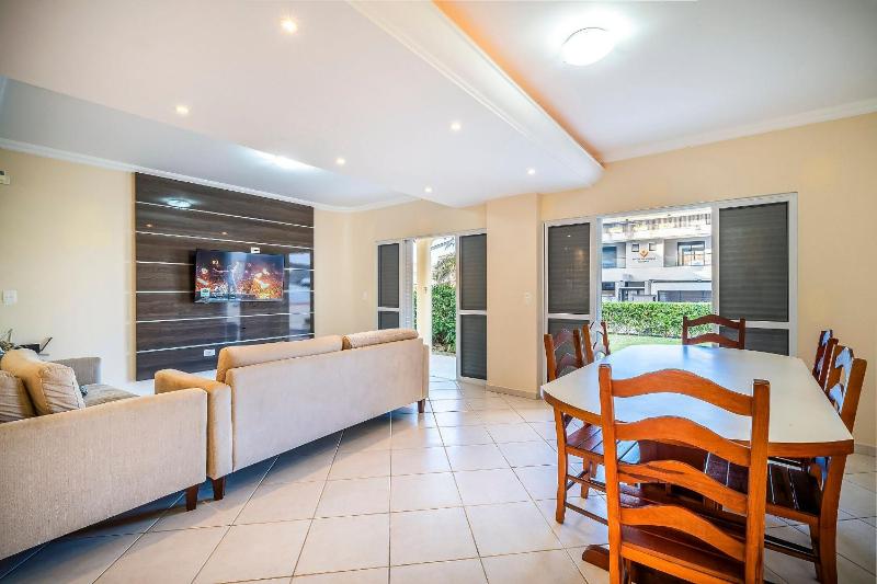 Casa para Temporada na Praia de Mariscal | 4 Quartos Jardim e Espaço Gourmet a Metros do Mar - image 6