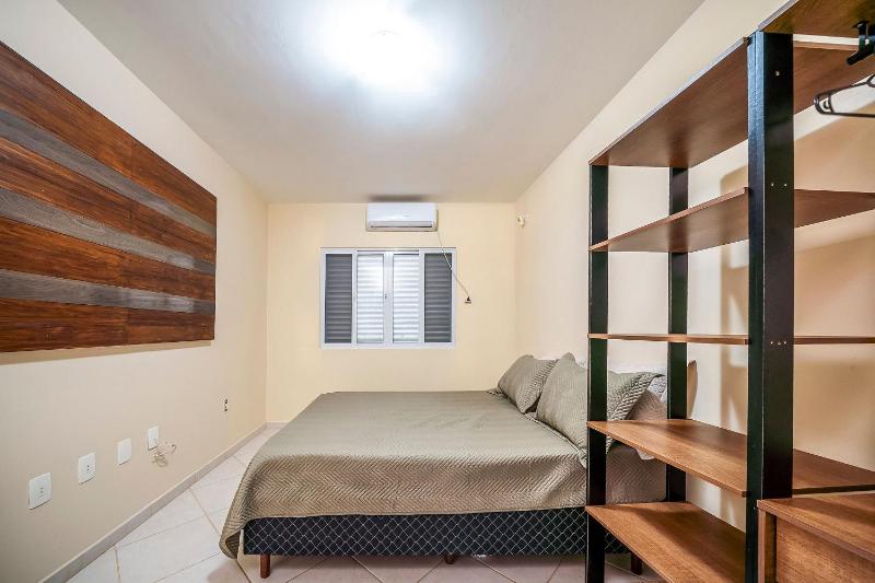 Casa para Temporada na Praia de Mariscal | 4 Quartos Jardim e Espaço Gourmet a Metros do Mar - image 9