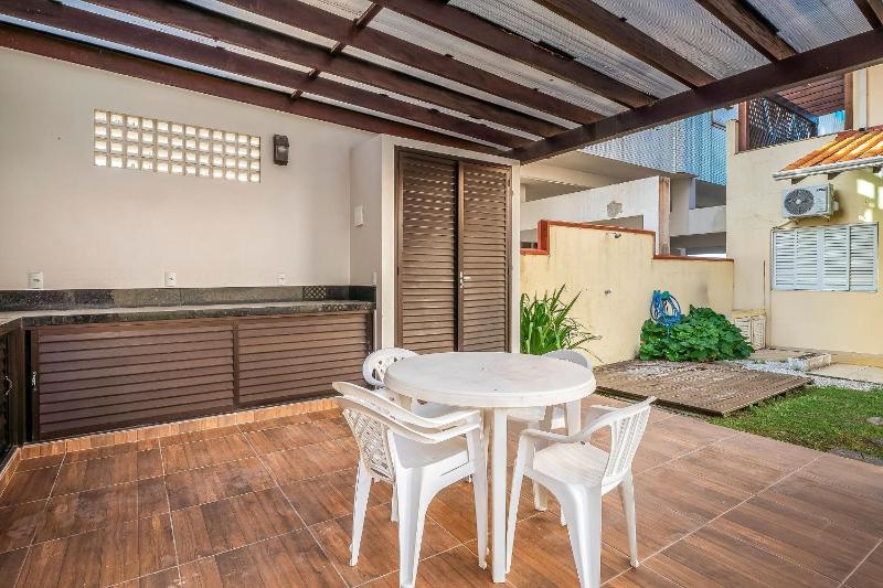 Casa para Temporada na Praia de Mariscal | 4 Quartos Jardim e Espaço Gourmet a Metros do Mar - image 31