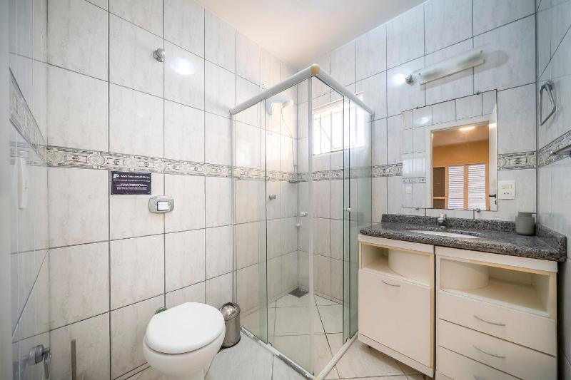 Casa para Temporada na Praia de Mariscal | 4 Quartos Jardim e Espaço Gourmet a Metros do Mar - image 11