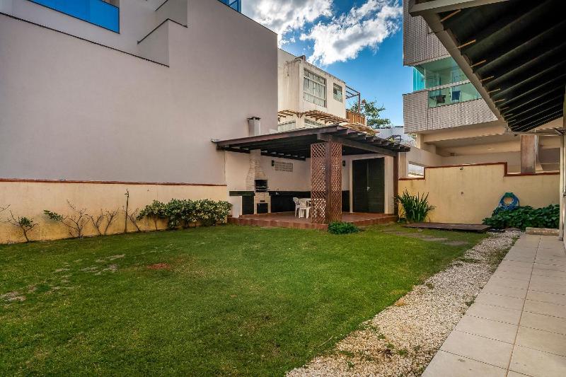 Casa para Temporada na Praia de Mariscal | 4 Quartos Jardim e Espaço Gourmet a Metros do Mar - image 4