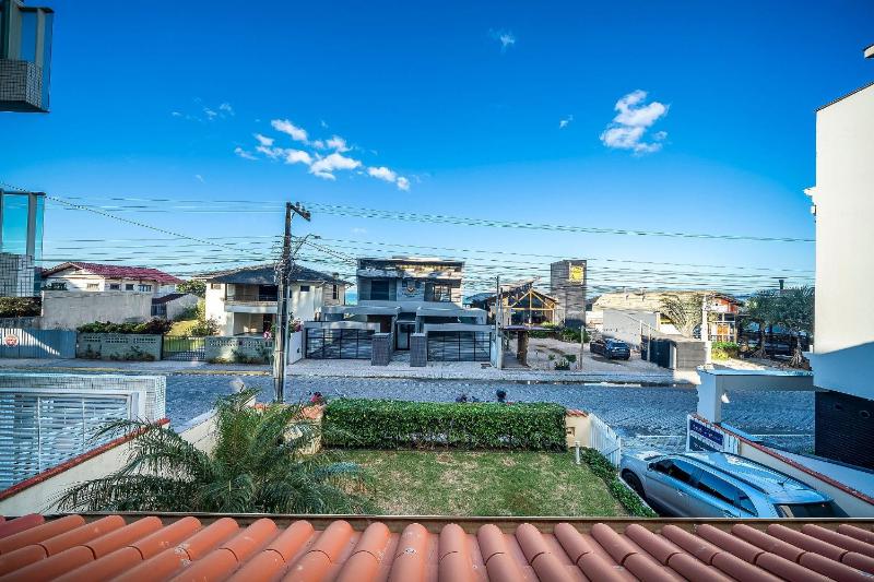 Casa para Temporada na Praia de Mariscal | 4 Quartos Jardim e Espaço Gourmet a Metros do Mar - image 14