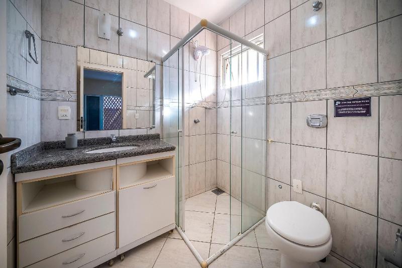 Casa para Temporada na Praia de Mariscal | 4 Quartos Jardim e Espaço Gourmet a Metros do Mar - image 36