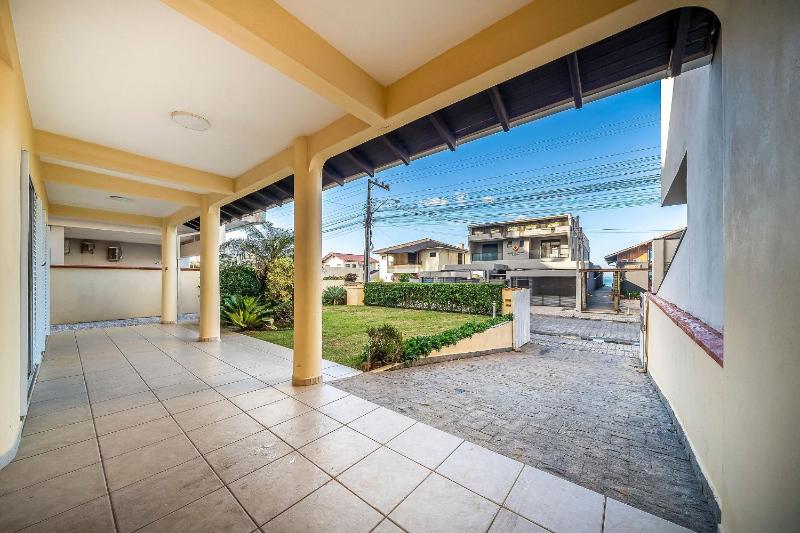 Casa para Temporada na Praia de Mariscal | 4 Quartos Jardim e Espaço Gourmet a Metros do Mar - image 23