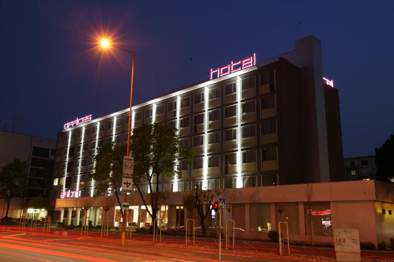 Aston Hotel - image 9