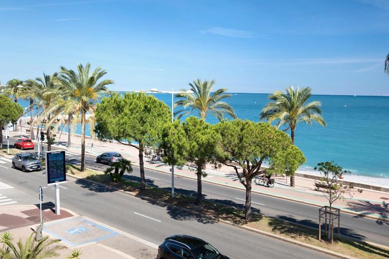 Appartement T3 Front de Mer - image 6