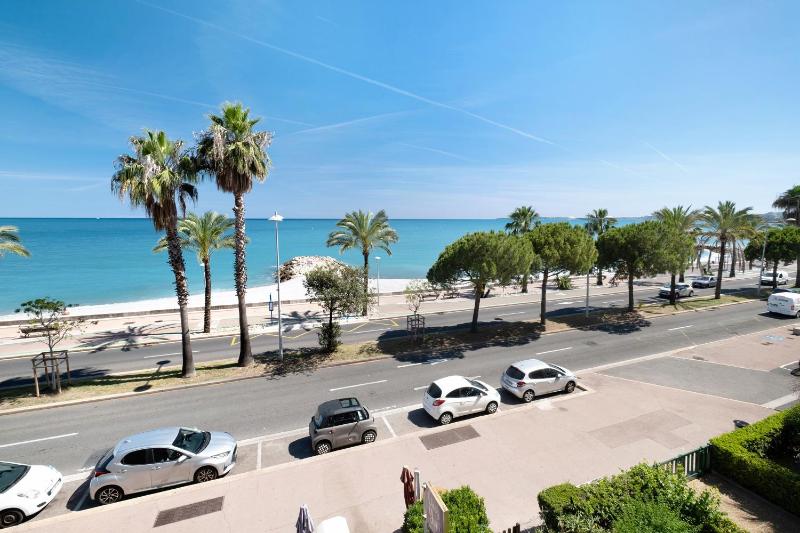 Appartement T3 Front de Mer - image 17