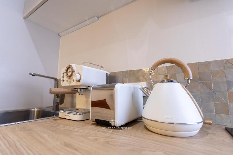 Studio looké au pied du port - image 2