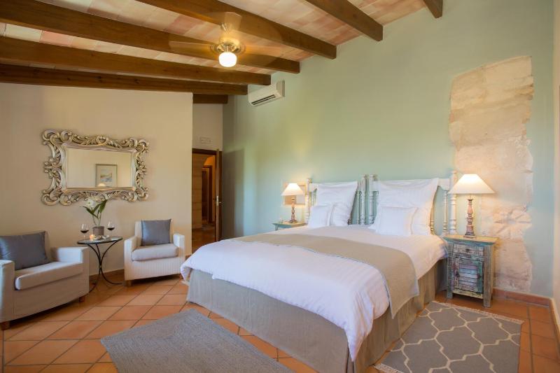 Double Room image 4