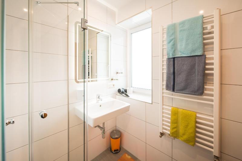 Single Room image 3