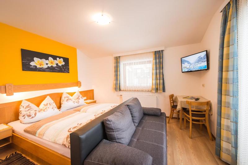 Double Room image 2