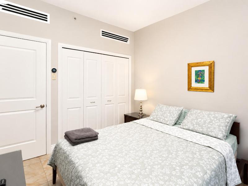 Deluxe Two Bedroom Condo - image 14