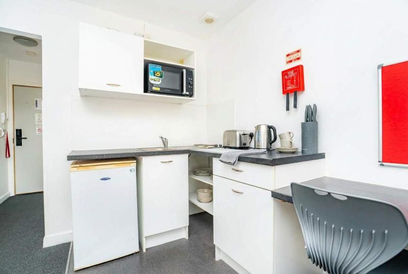 Central Coventry Budget Studio w Gym & Games Room - image 20