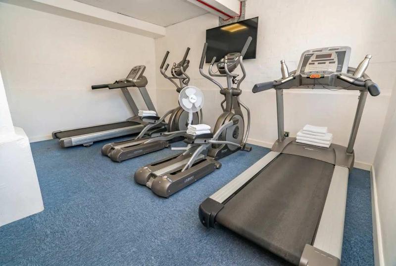 Central Coventry Budget Studio w Gym & Games Room - image 23